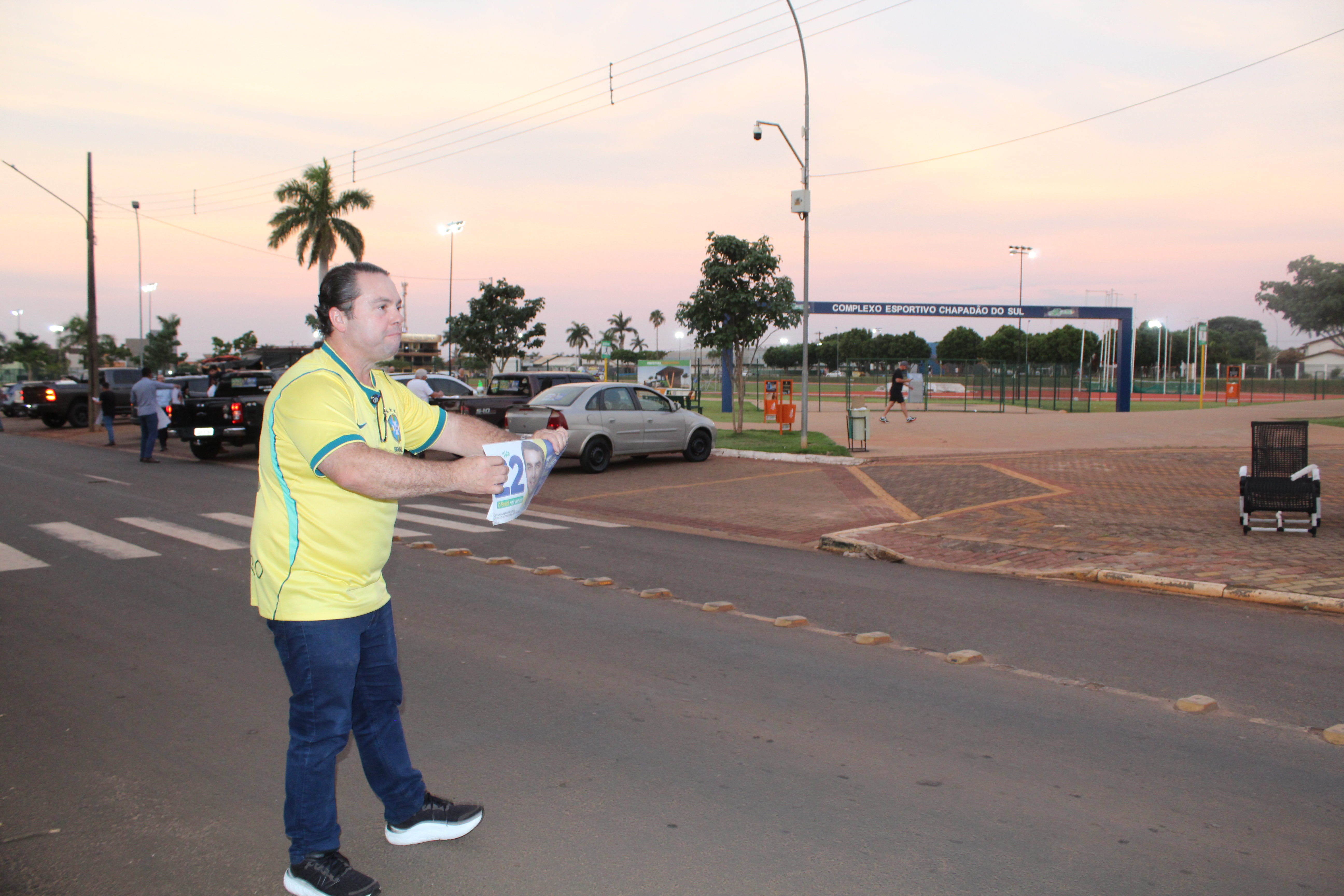 Com a presença de Rodolfo Nogueira adesivaço em prol a Flávio Bolsonaro — foto 8