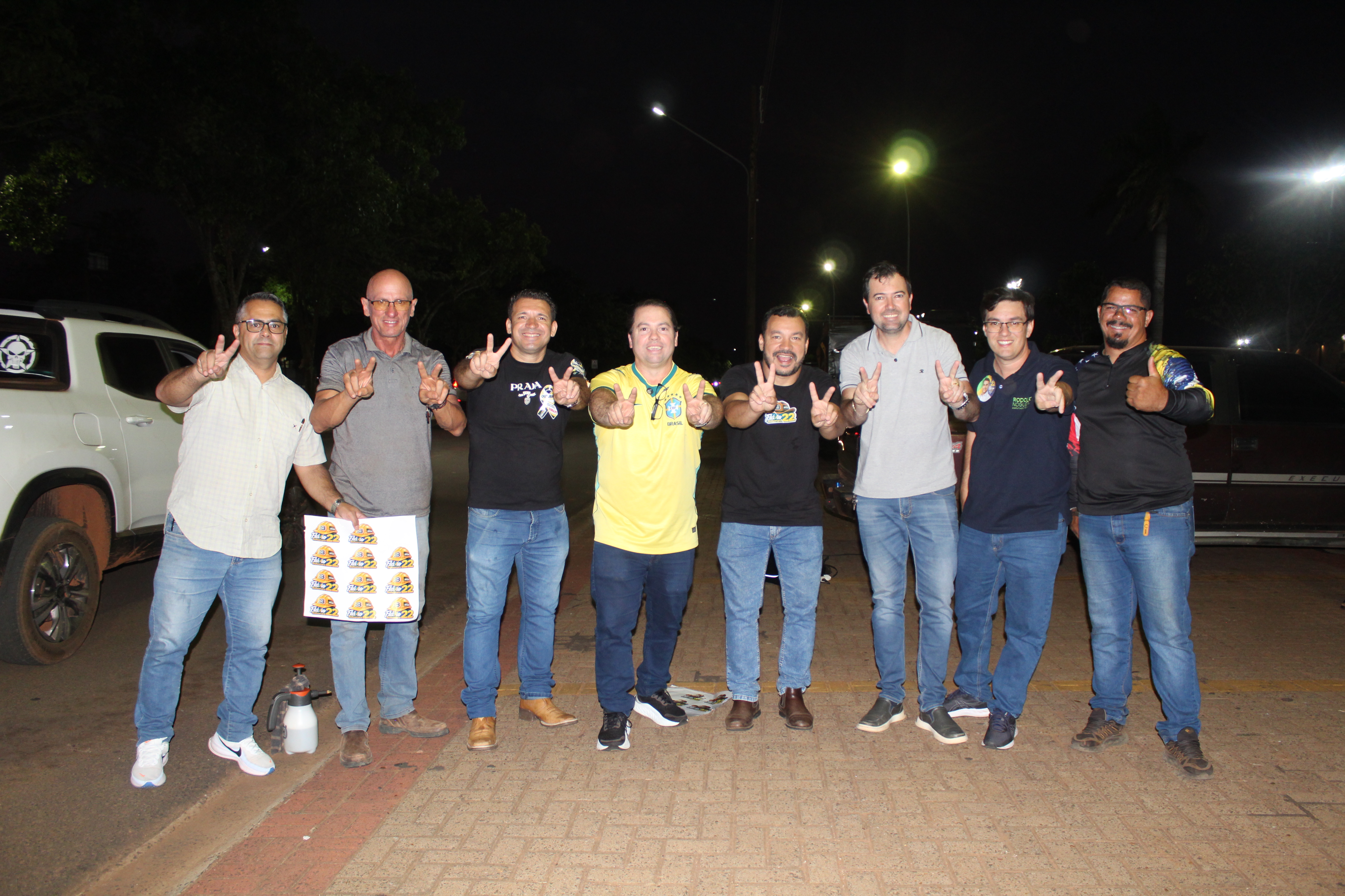 Com a presença de Rodolfo Nogueira adesivaço em prol a Flávio Bolsonaro — foto 29