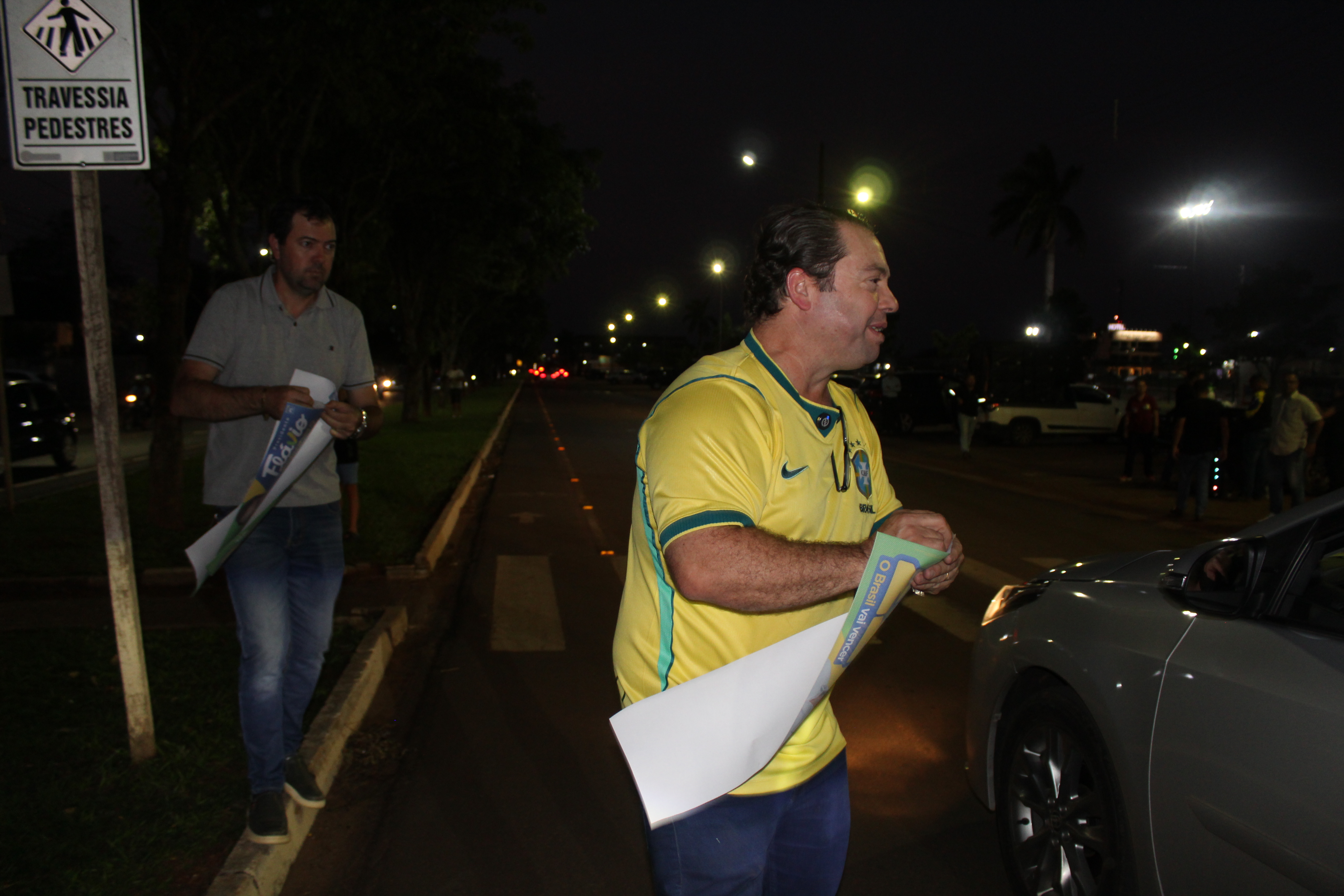 Com a presença de Rodolfo Nogueira adesivaço em prol a Flávio Bolsonaro — foto 23