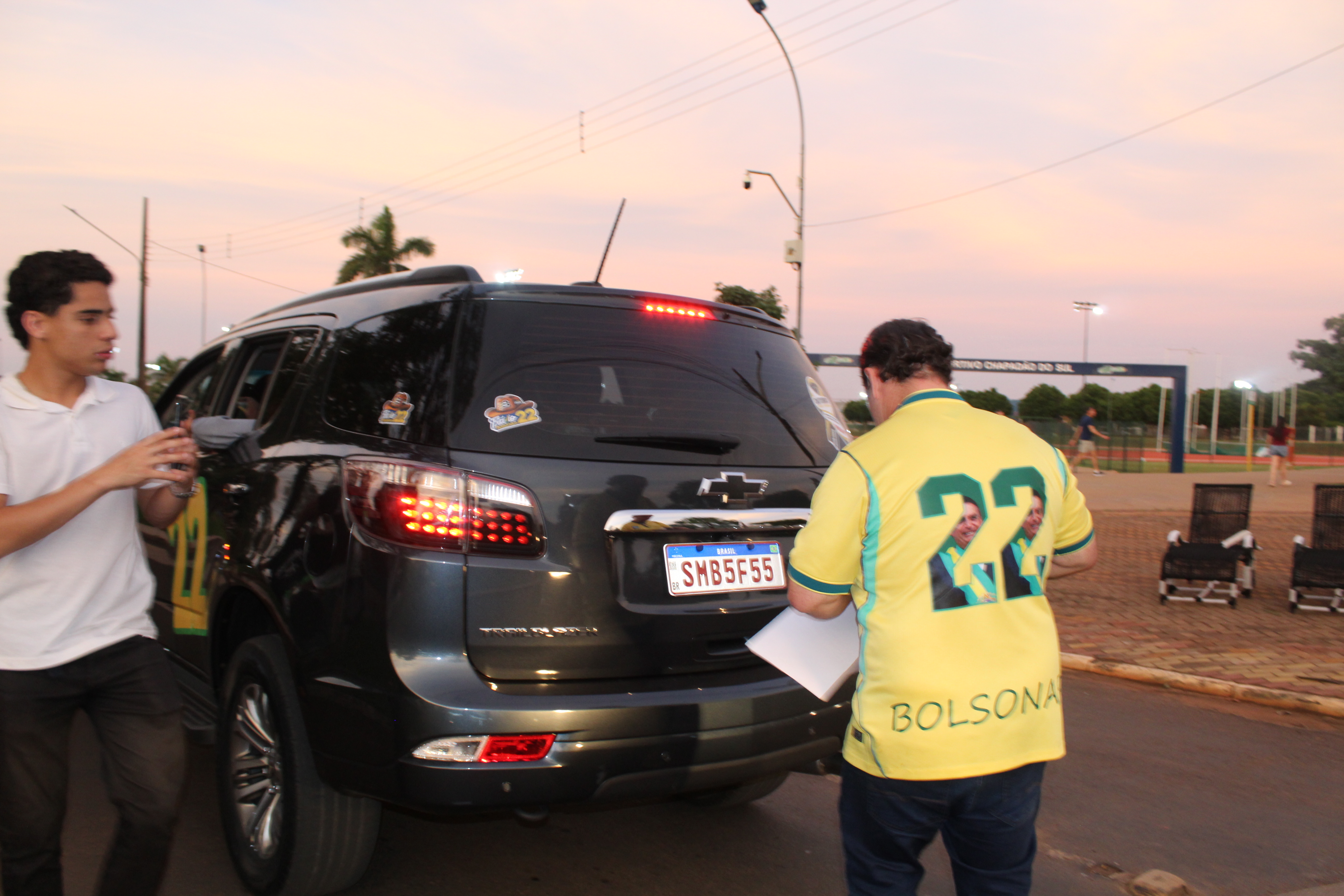 Com a presença de Rodolfo Nogueira adesivaço em prol a Flávio Bolsonaro — foto 11