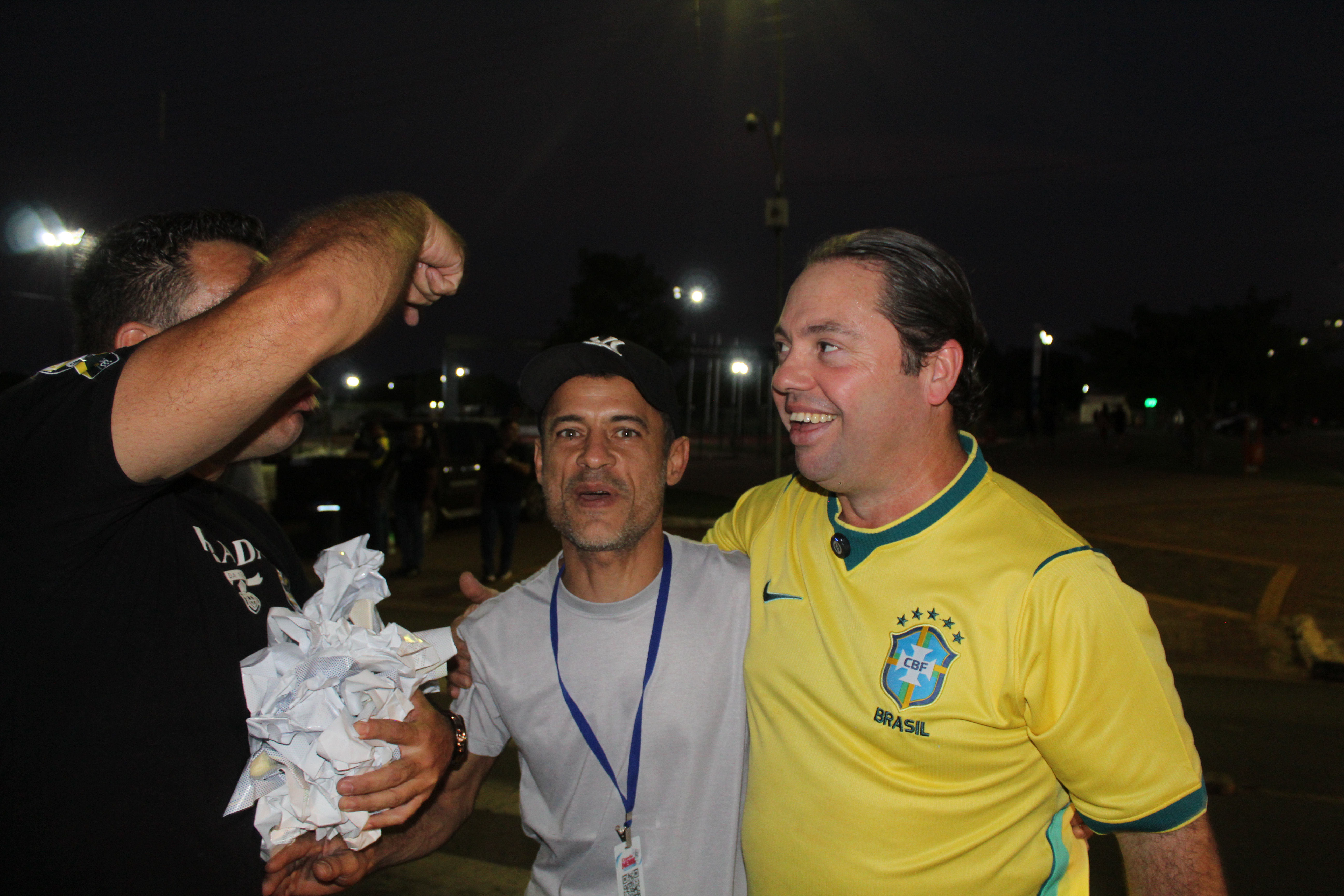 Com a presença de Rodolfo Nogueira adesivaço em prol a Flávio Bolsonaro — foto 21