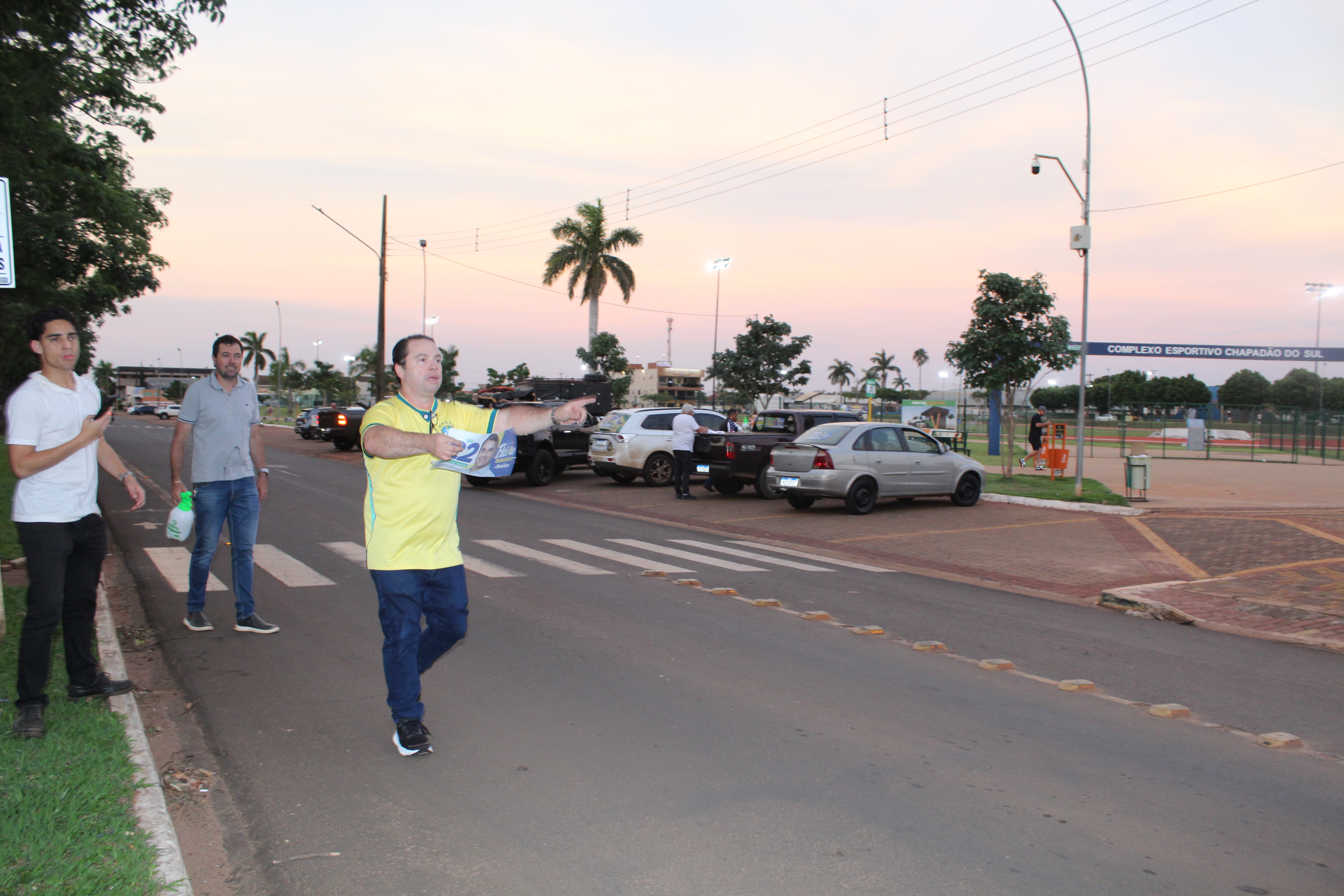 Com a presença de Rodolfo Nogueira adesivaço em prol a Flávio Bolsonaro — foto 7