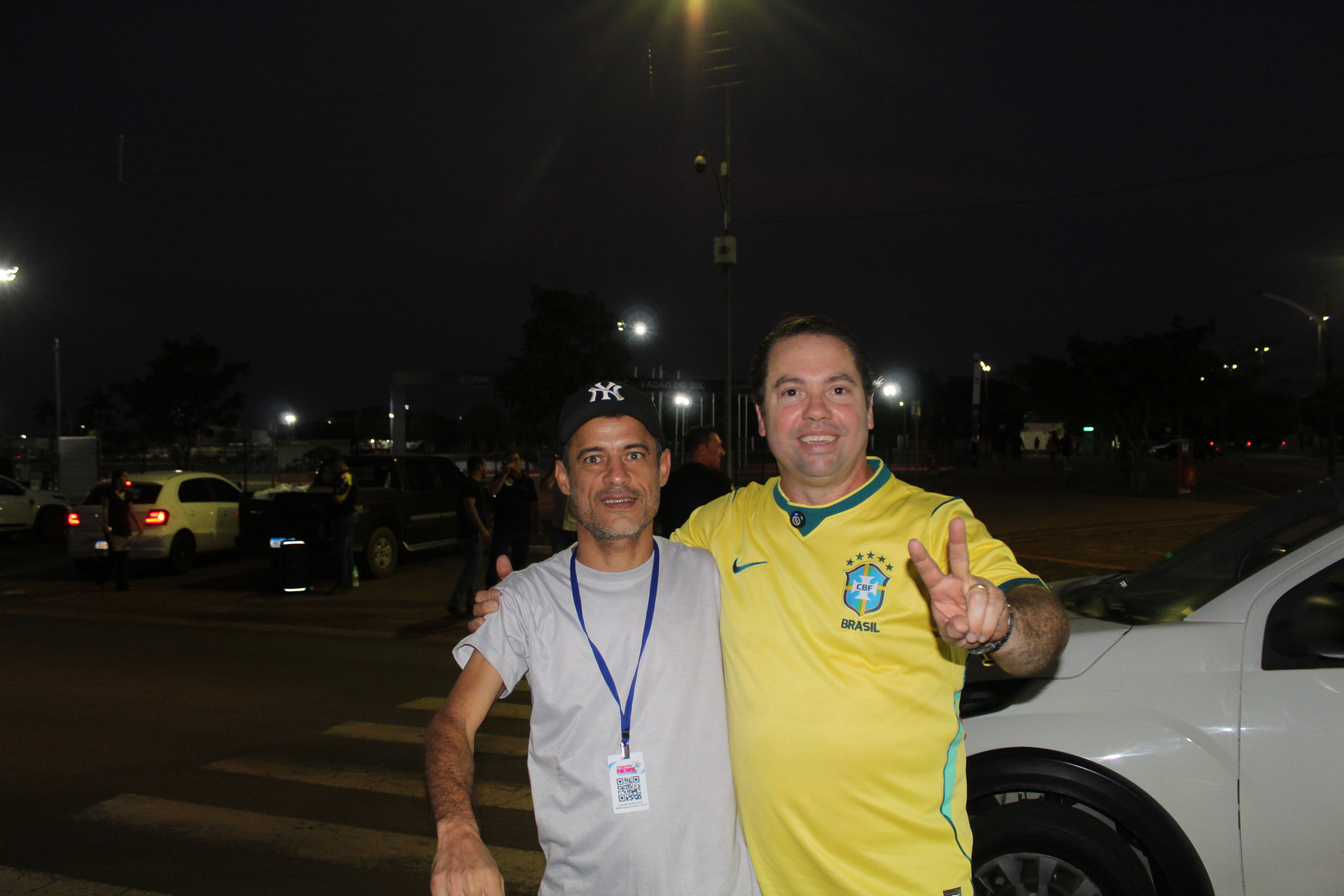 Com a presença de Rodolfo Nogueira adesivaço em prol a Flávio Bolsonaro — foto 22
