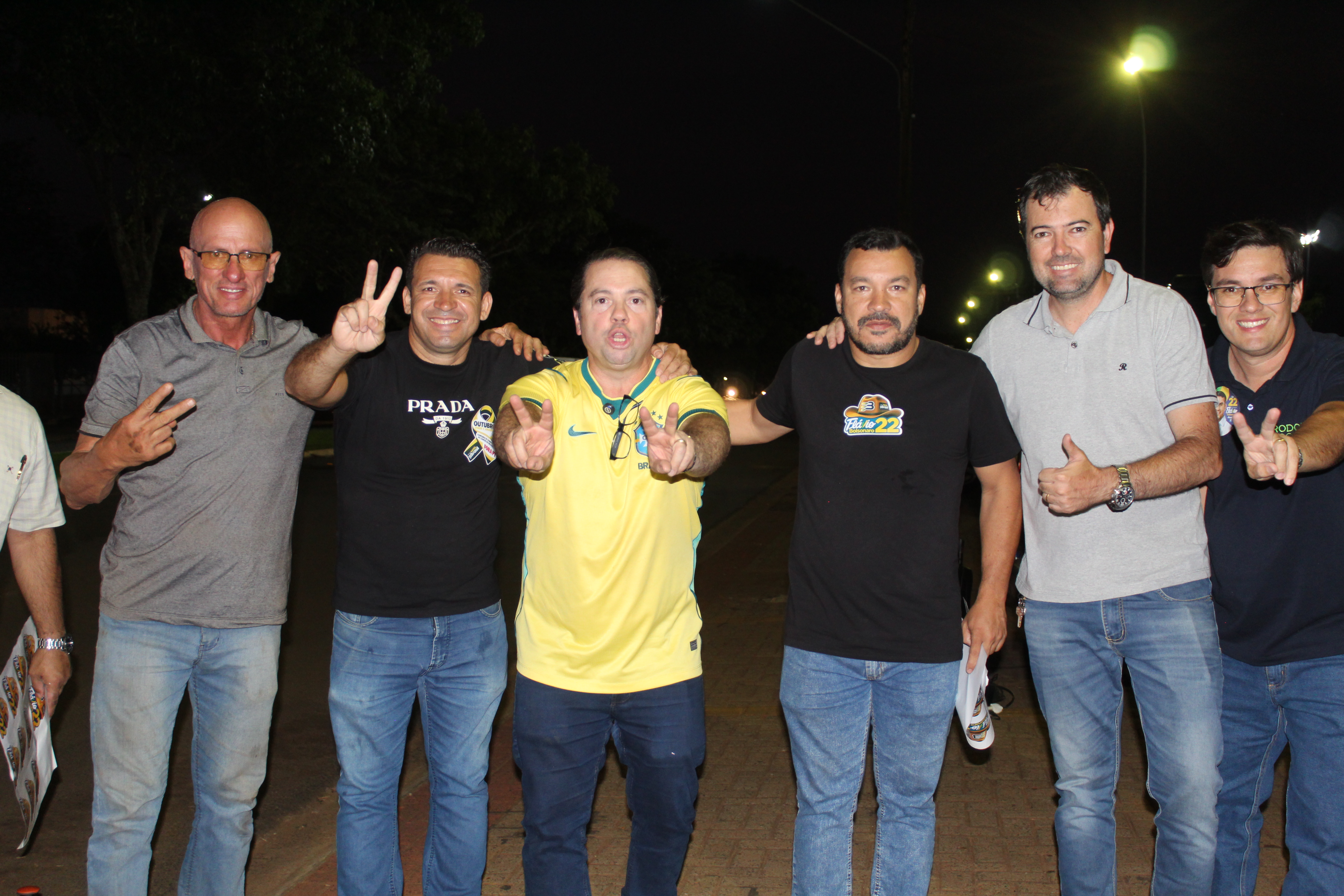Com a presença de Rodolfo Nogueira adesivaço em prol a Flávio Bolsonaro — foto 27