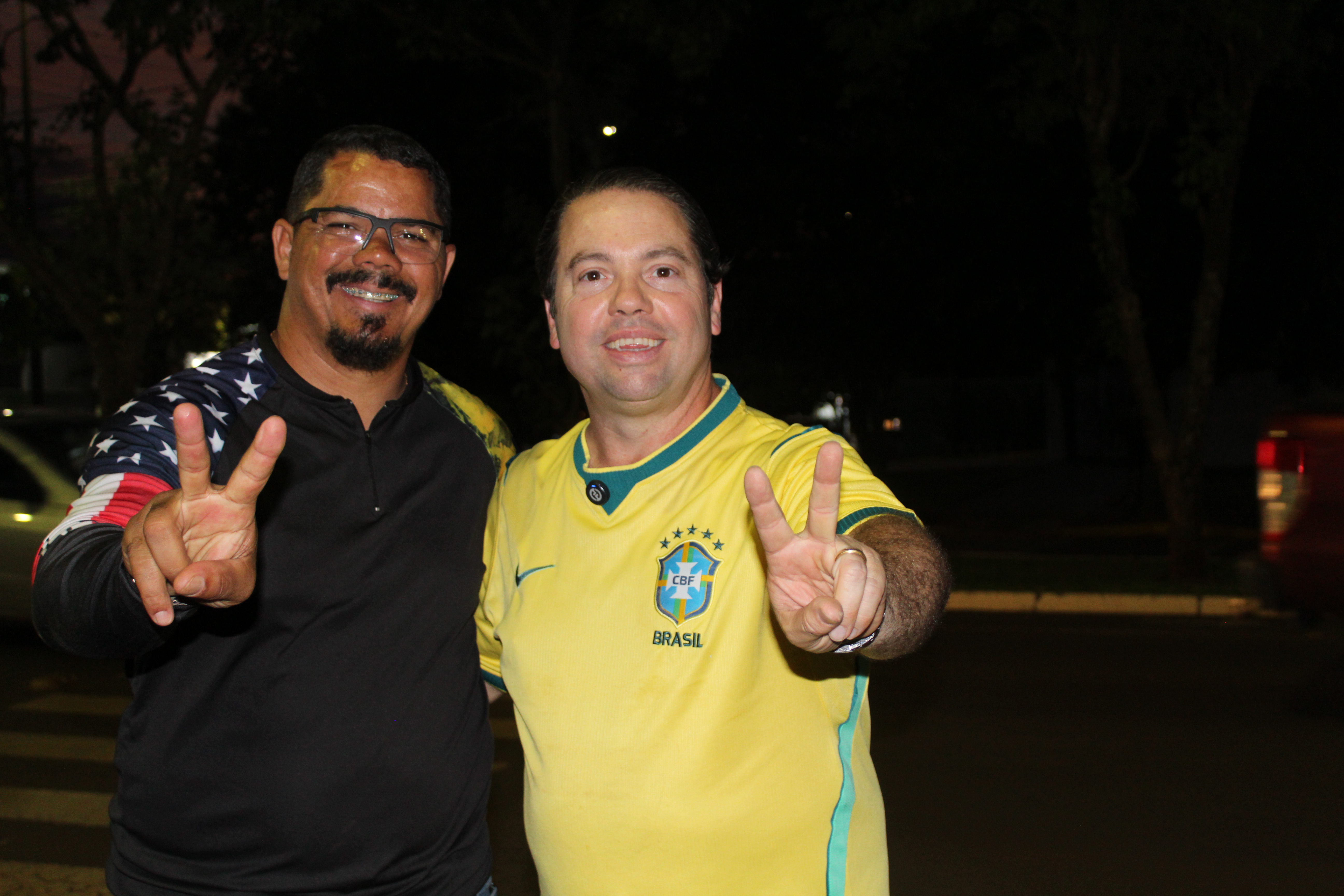 Com a presença de Rodolfo Nogueira adesivaço em prol a Flávio Bolsonaro — foto 31