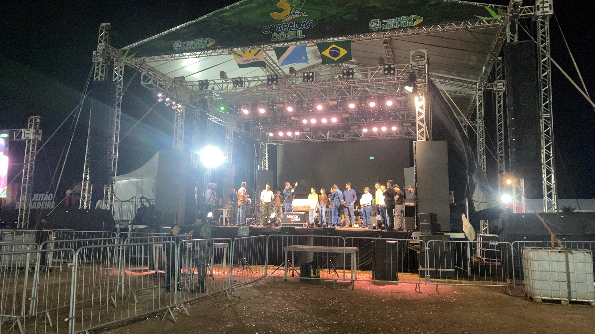 Com a presença de Rodolfo Nogueira adesivaço em prol a Flávio Bolsonaro — foto 32